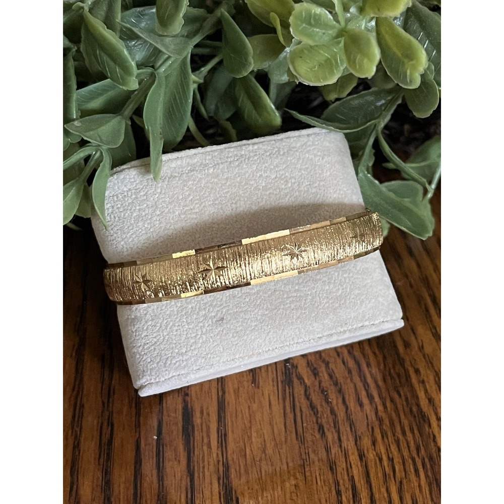 Monet Gold Tone Starburst Engraved Bangle Bracelet Textured Signed Vintage 9"